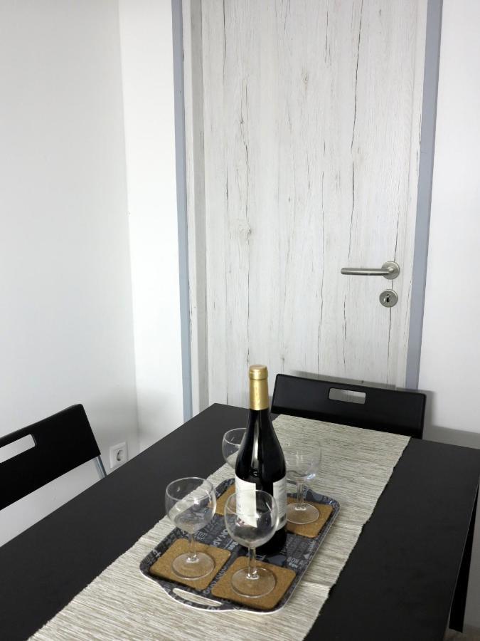 באלאטונפורד Muveszhaz Apartman מראה חיצוני תמונה