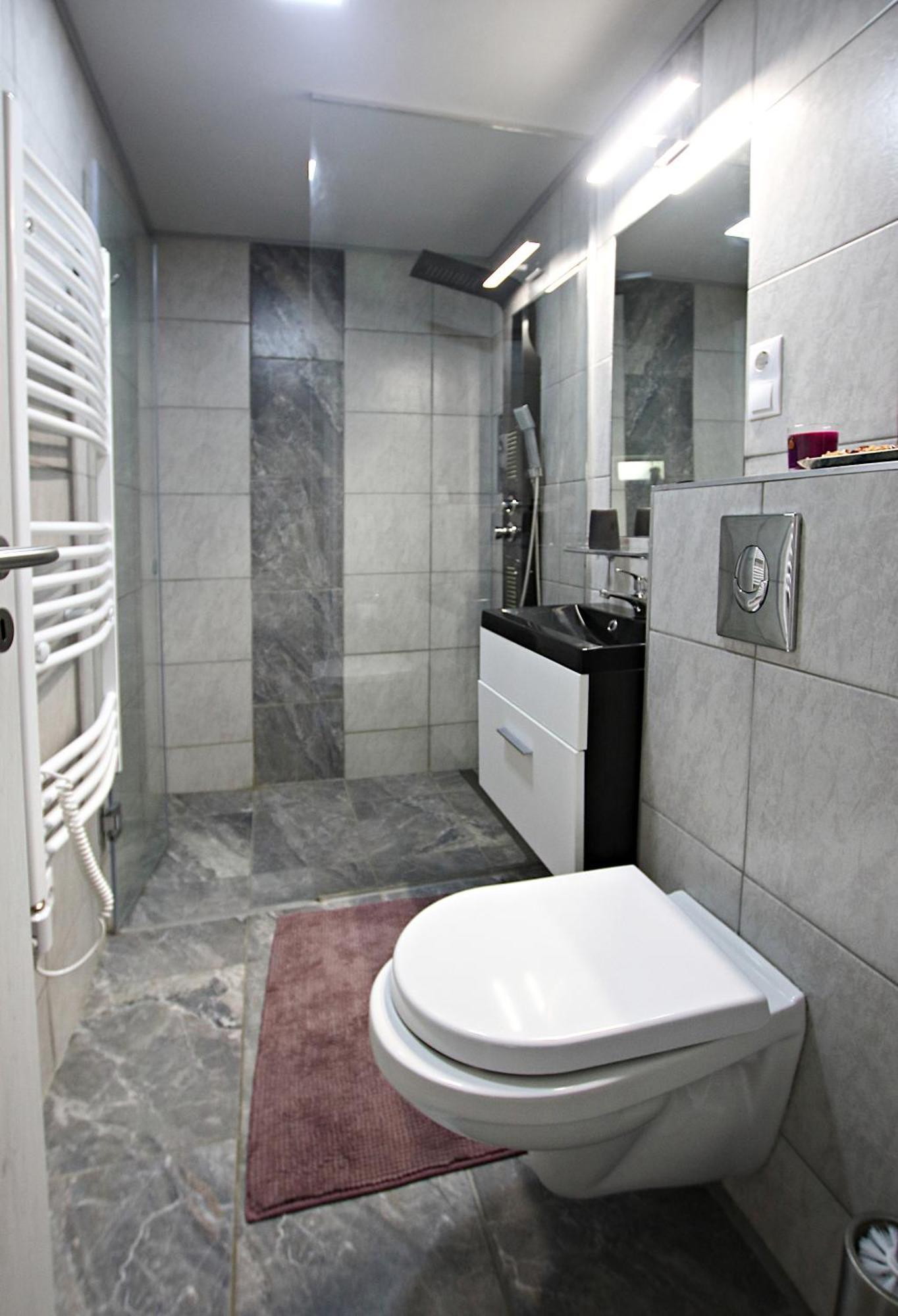 באלאטונפורד Muveszhaz Apartman מראה חיצוני תמונה